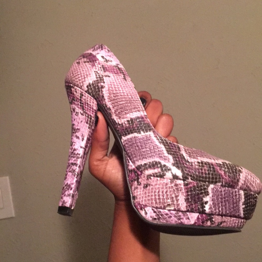 Heels - Picture 3 of 5